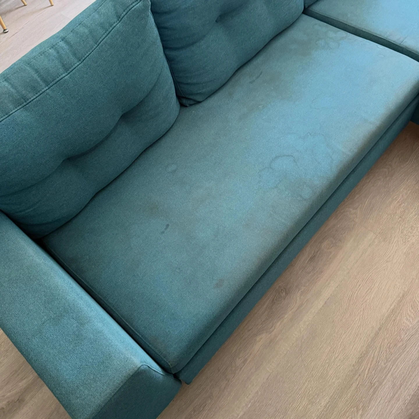 Canapé bleu · grande assise avant nettoyage