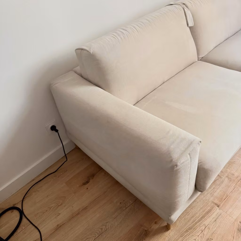 Canapé crème · accoudoir et assise après nettoyage