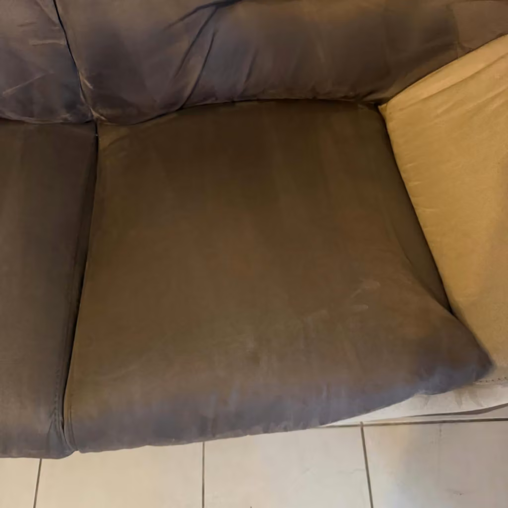 Canapé bicolore · assise droite après nettoyage