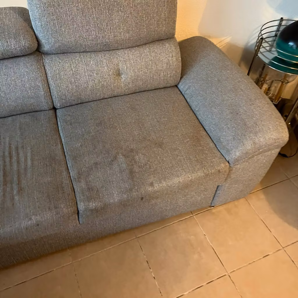 Canapé d’angle · assise près de l’accoudoir avant nettoyage