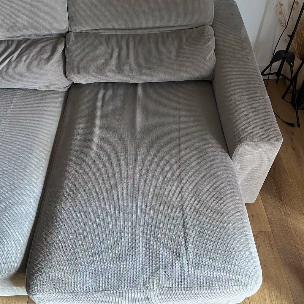 Canapé gris · longue méridienne après nettoyage