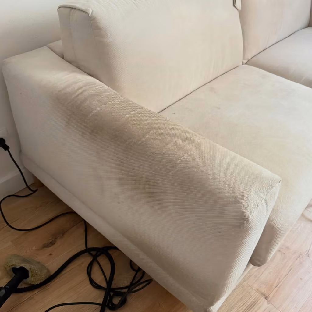 Canapé crème · accoudoir et assise avant nettoyage