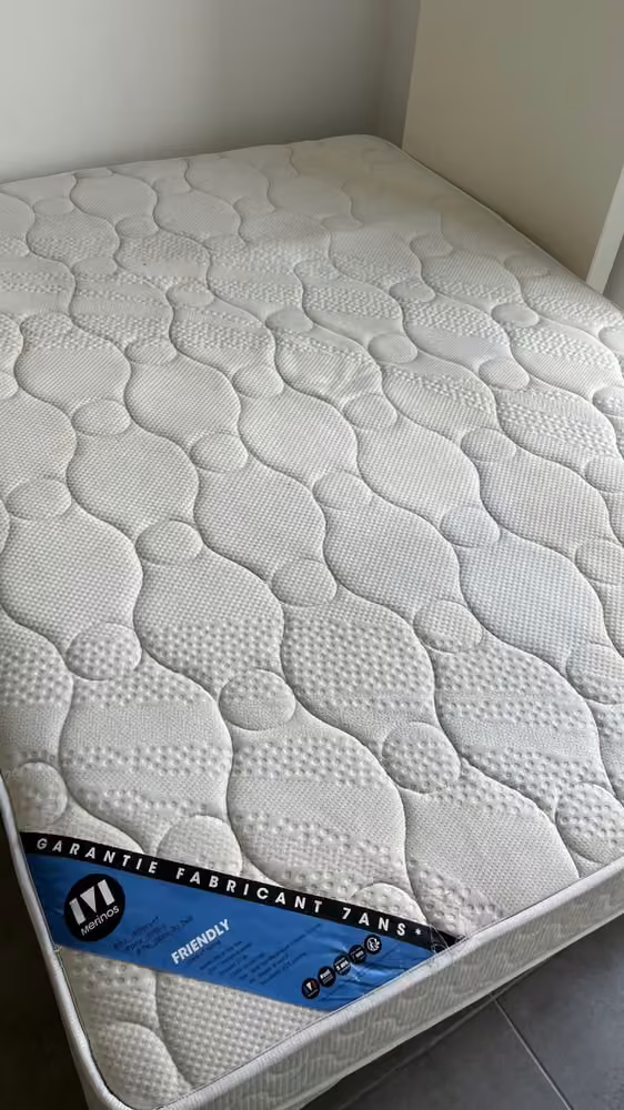 Matelas double · enveloppe matelassée après nettoyage