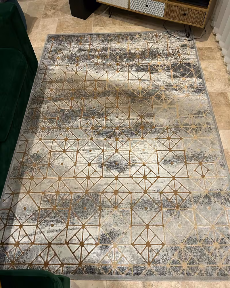 Tapis géométrique · vue d’ensemble avant nettoyage