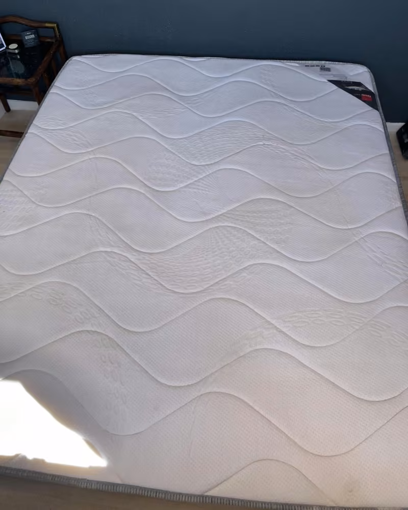 Matelas à reliefs ondulés après nettoyage