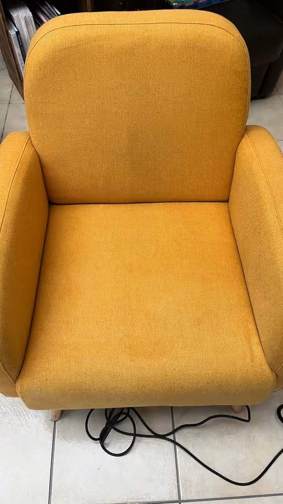 Fauteuil jaune · assise et dossier après nettoyage
