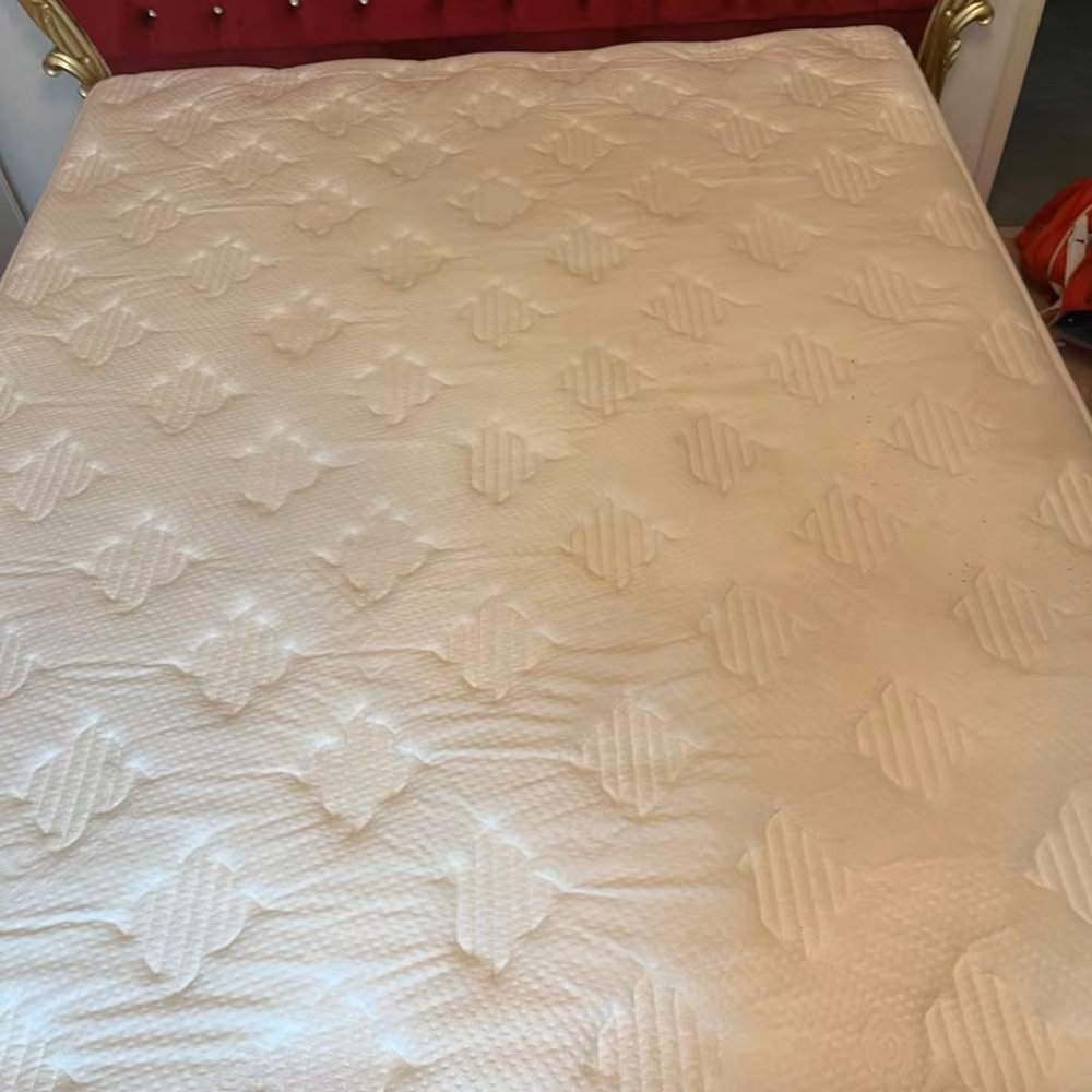Matelas double · grande auréole après nettoyage