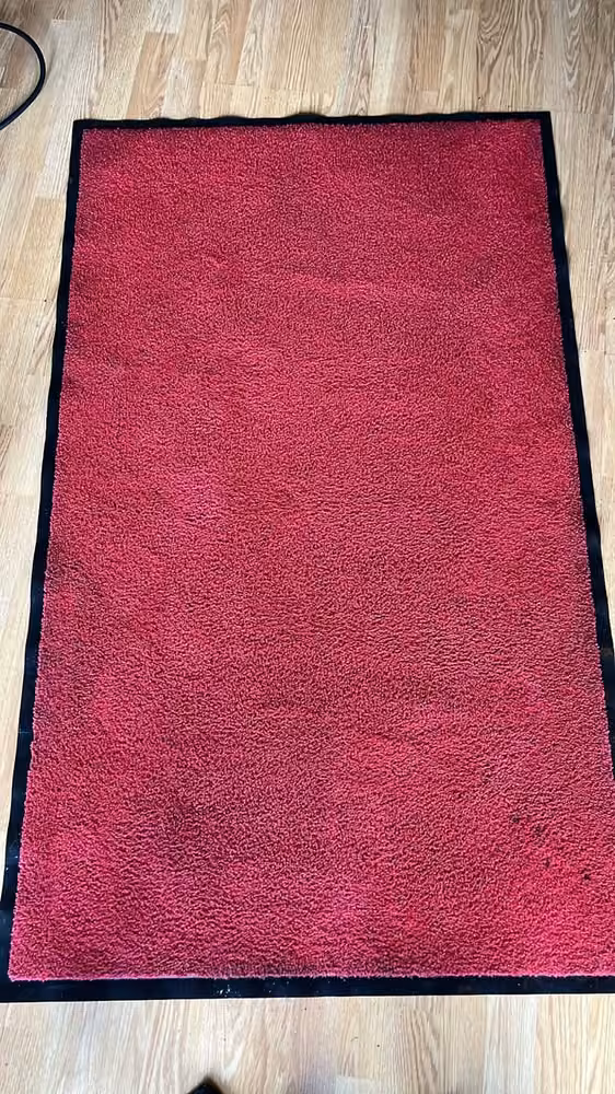 Tapis rouge · surface complète après nettoyage
