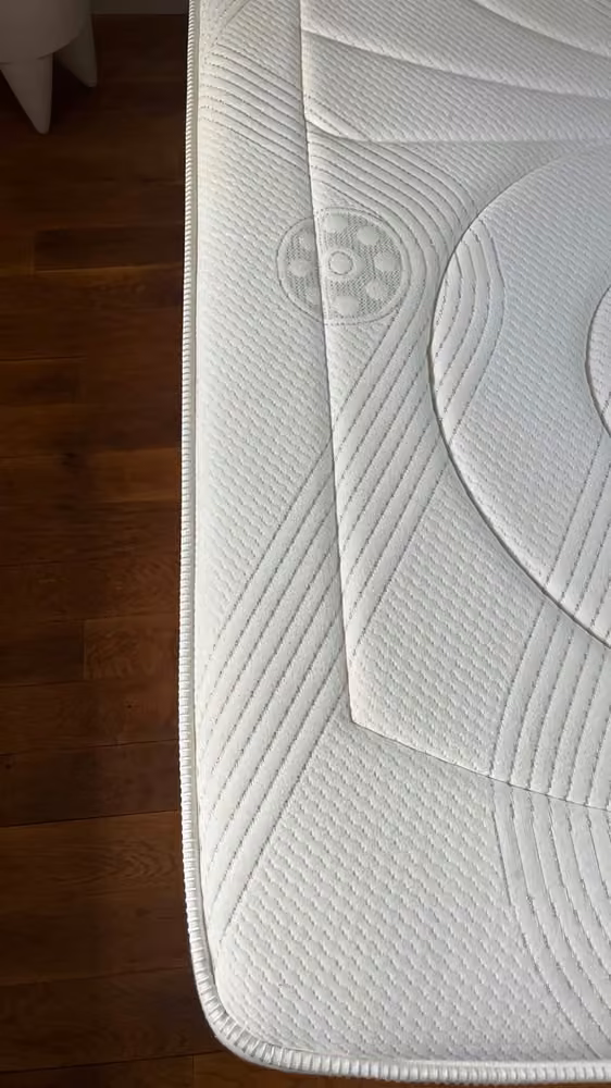 Matelas blanc · bord de la face après nettoyage
