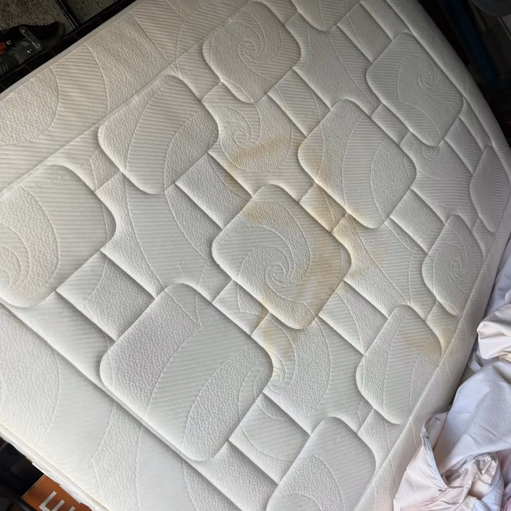 Matelas blanc · nettoyage de la surface avant nettoyage
