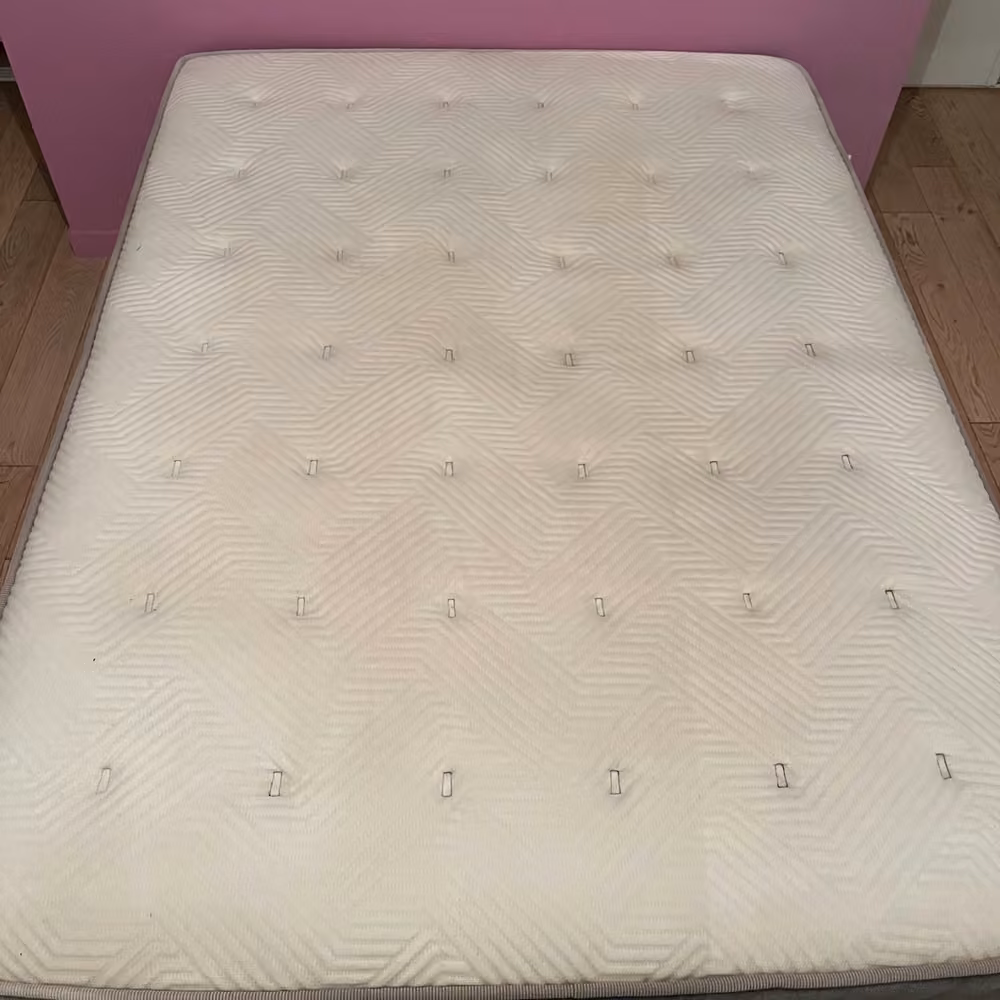 Matelas capitonné · auréoles après nettoyage
