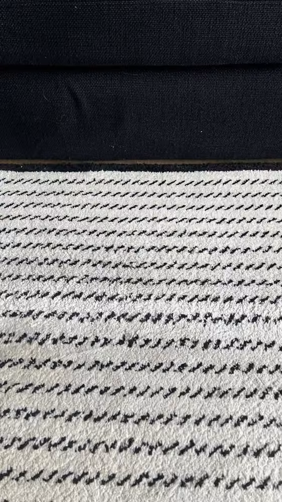 Tapis clair rayé · tache localisée après nettoyage