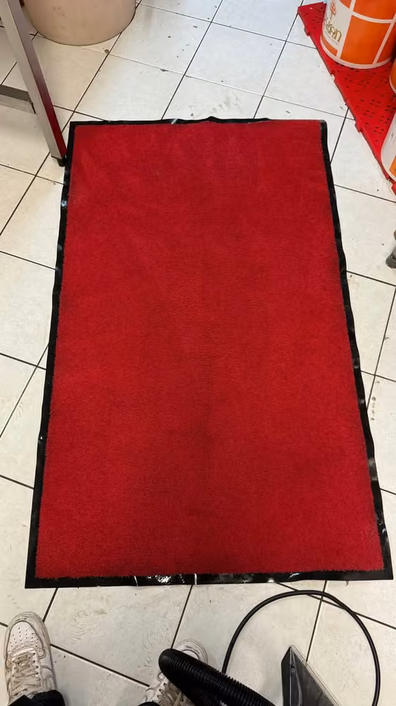 Tapis rouge · remise au propre après nettoyage