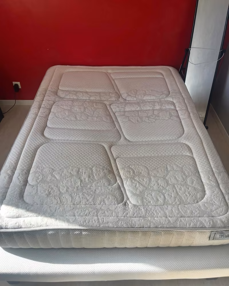 Matelas simple · ensemble de la face après nettoyage