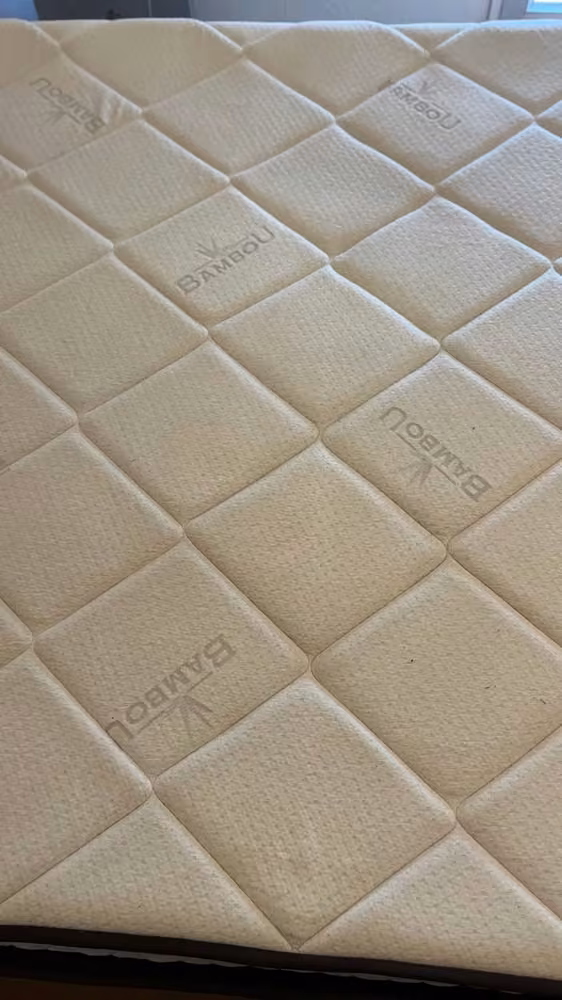 Matelas à carreaux · détail du tissu après nettoyage